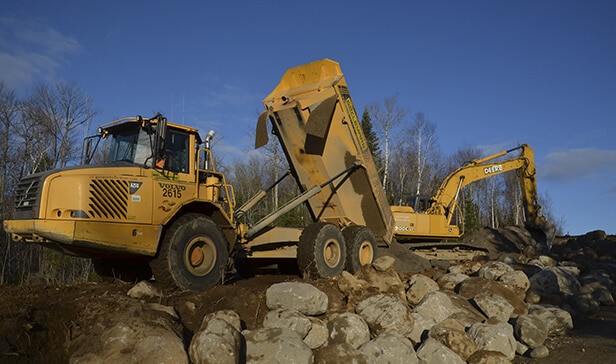Photo de conduite de camion lourd