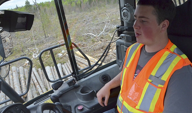 Photo d'un élève au volant